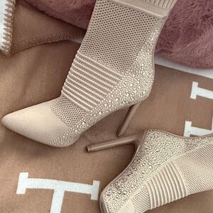 Steve Madden Maroon Textured Heeled Boots